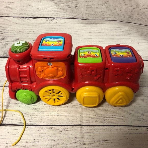 Vtech Roll and Surprise Animal Train Pop Up Animals. - Picture 3 of 4